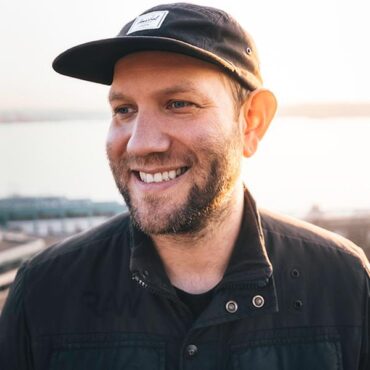 Big Artist Ryan Ditch ryanditchphoto Oversized Wall Art home Decor Seattle landscape city cityscape Instagram Artist Photographer