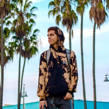 Deston Isas, an artist you might consider when you learn how to buy large wall art