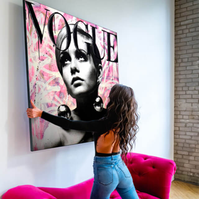 Big-Pink-Vogue-Twiggy-Print-for-Barbiecore-Inspired-Room