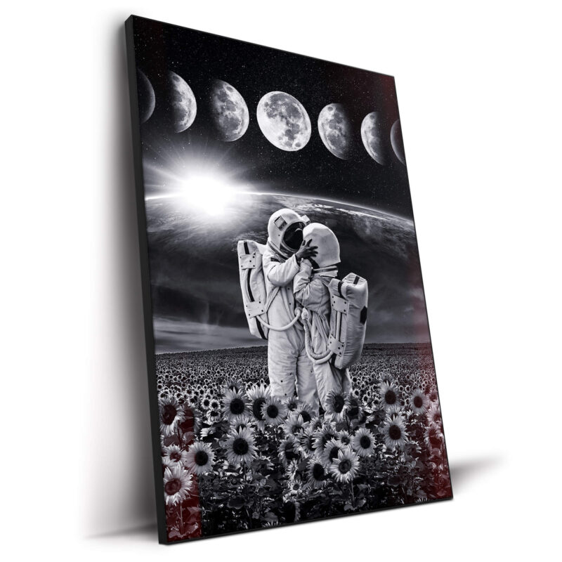 Pareja Astro Quitando Casco Black and White Wall Decor by Seamless